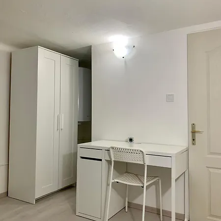 Astoria Long-term Budget * بودابست